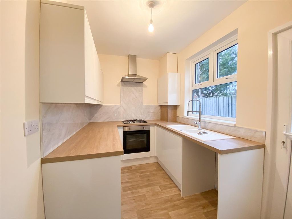 3 bed semidetached house for sale in Waveney Drive, Lowestoft NR33, £