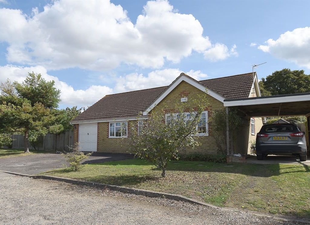 2 bed detached bungalow for sale in Harriets Corner, Pilgrims Lane