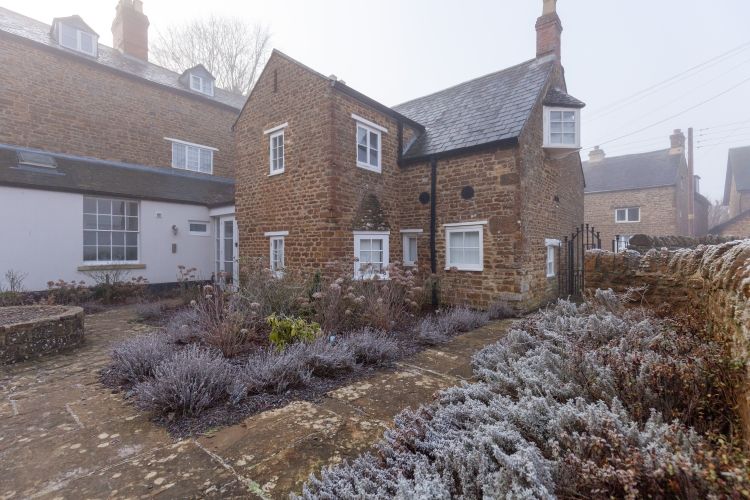 1 bed flat to rent in Meadow Drive, Banbury OX17, £1,050 pcm Zoopla