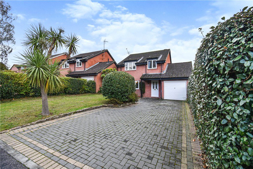 4 bed detached house for sale in Jeffries Close, Rownhams, Southampton