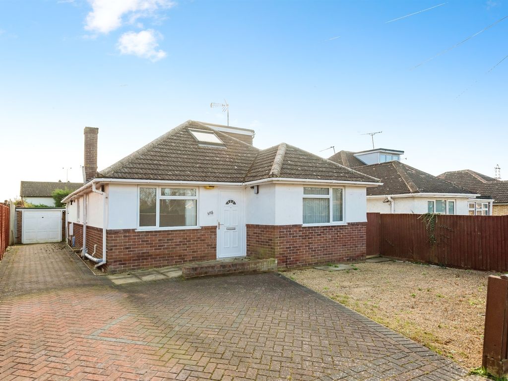 4 bed detached bungalow for sale in Mayfield Road, Farmoor, Oxford OX2