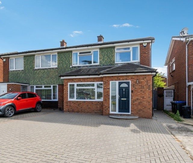 3 bed semidetached house for sale in Devonshire Close, Farnham Royal
