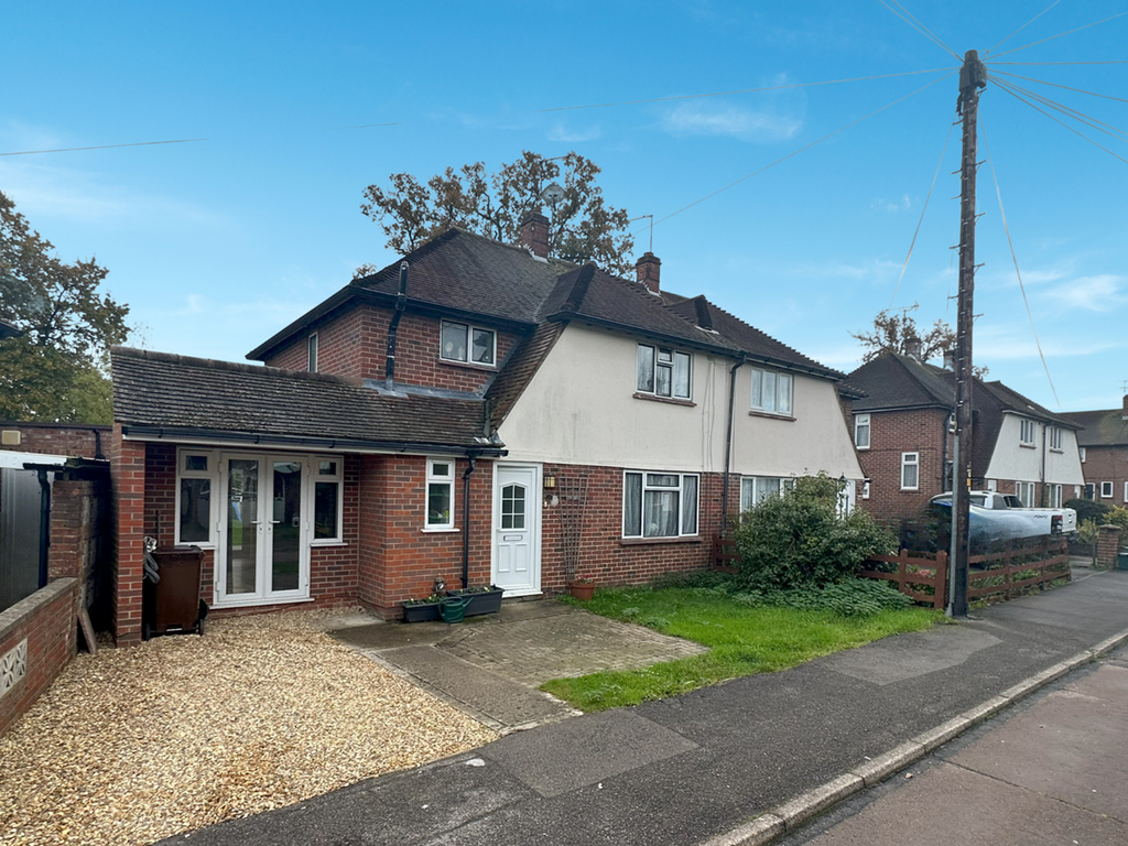 3 bed semidetached house for sale in Green Farm Road, Bagshot GU19, £