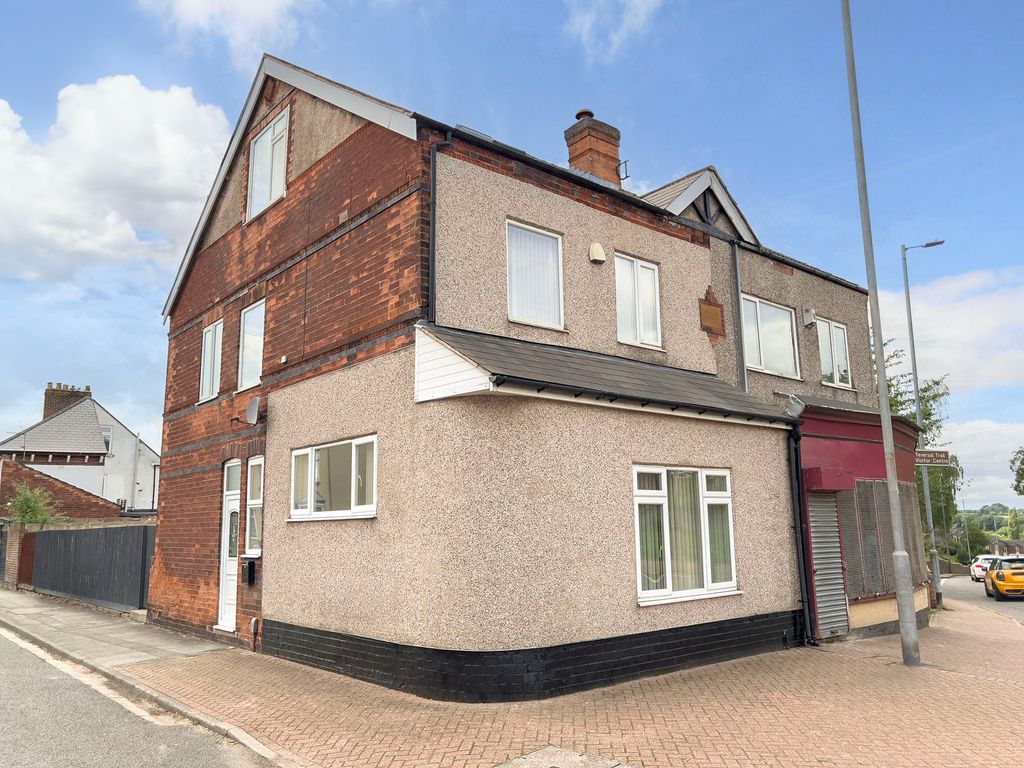 4 bed semidetached house to rent in High Street, SuttonInAshfield