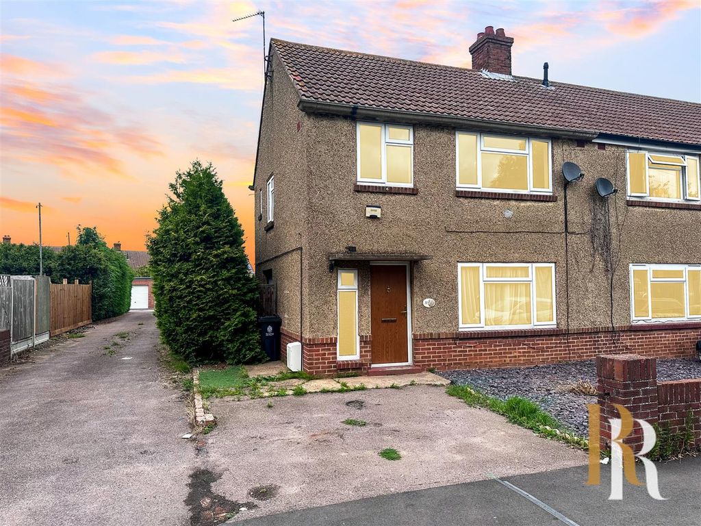 3 bed semidetached house for sale in Pound Farm Drive, Dovercourt