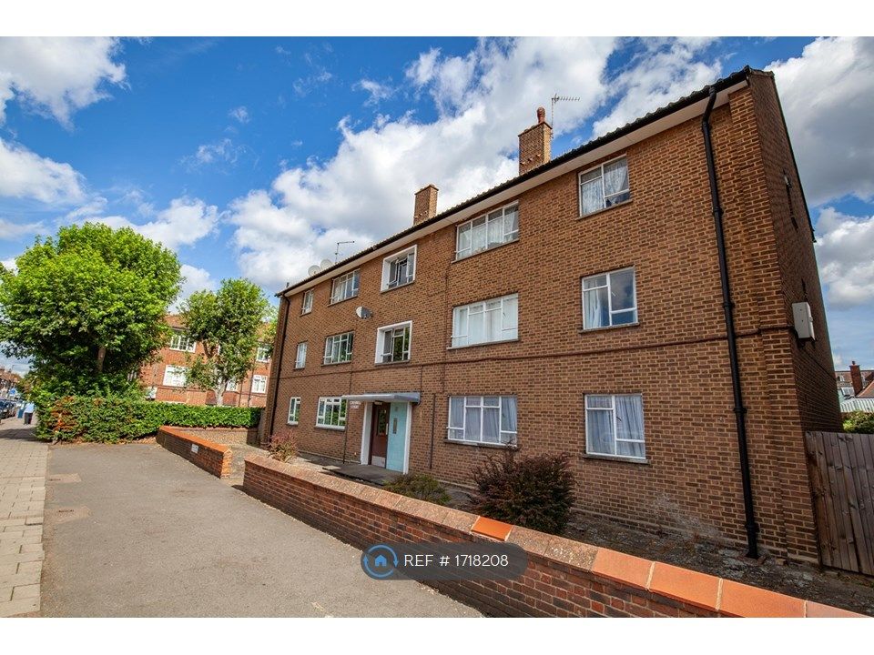 3 bed flat to rent in Cornwall Court, London SW17 Zoopla