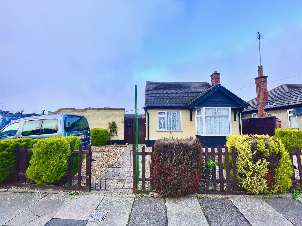 2 bed detached bungalow for sale in Lockwood Close, Kingsthorpe