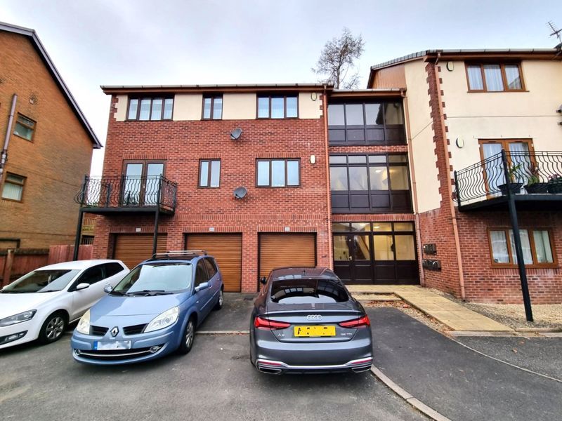 2 bed flat to rent in Kingswood Close, Hengoed CF82, £750 pcm Zoopla