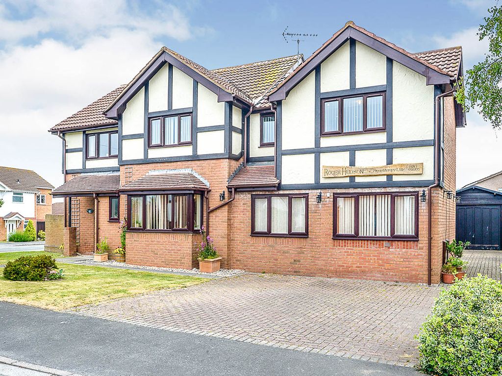 5 bed detached house for sale in Rhodfa Anwyl, Rhuddlan, Denbighshire