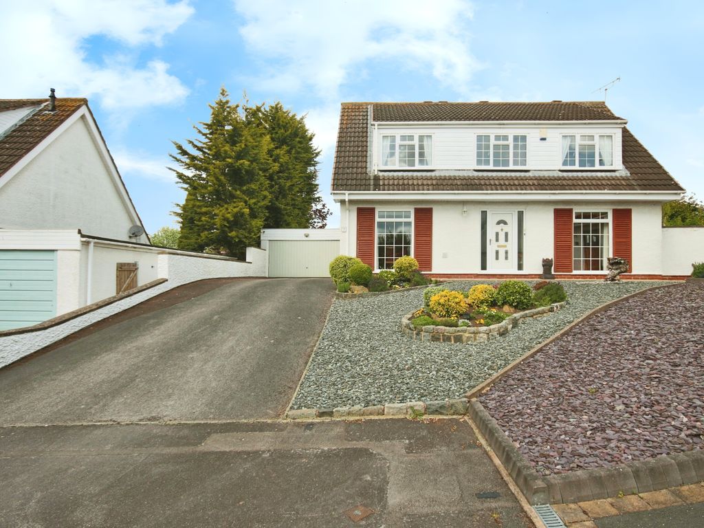4 bed detached house for sale in Aintree Drive, Leamington Spa