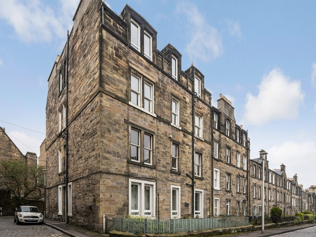13 (2F1) Richmond Terrace, Edinburgh EH11  