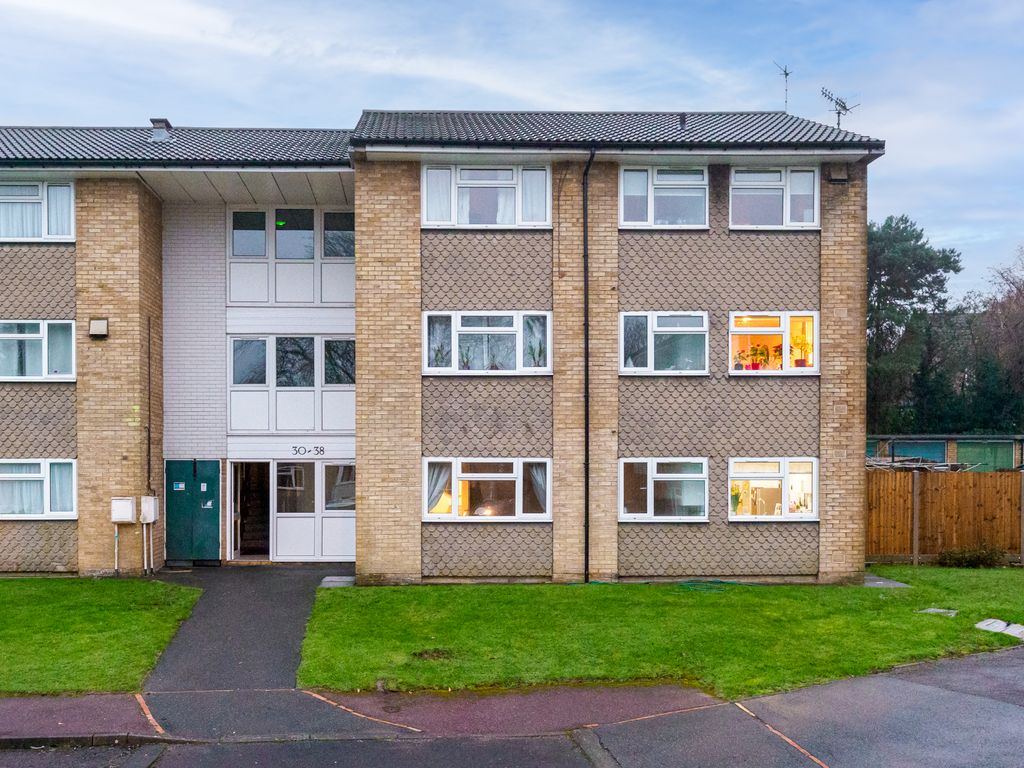 2 bed flat for sale in Chenies Close, Tunbridge Wells TN2, £230,000