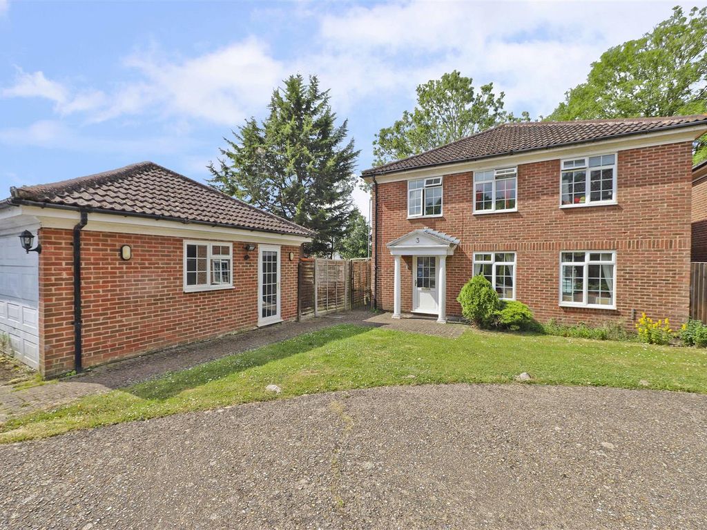 4 bed detached house for sale in Laburnum Grove, Ruislip HA4, £750,000