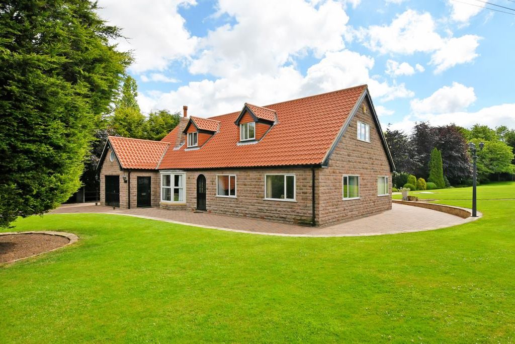 5 bed detached bungalow for sale in Ulley Lane, Aston, Sheffield S26