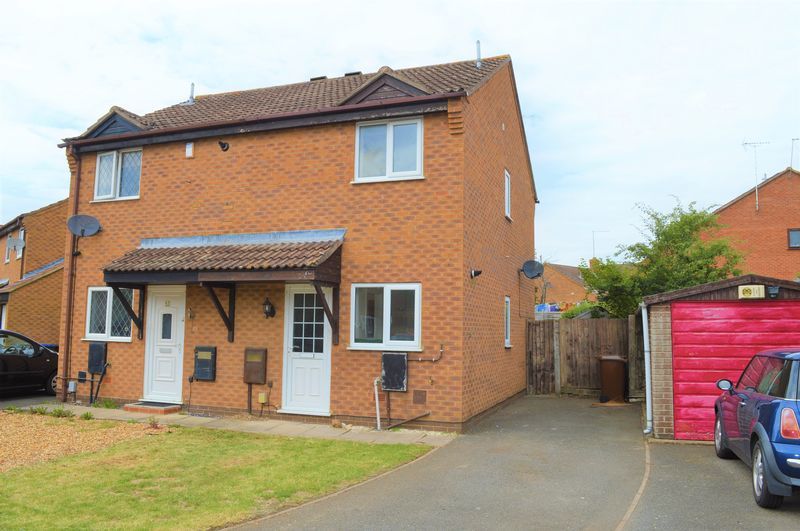 2 bed semidetached house to rent in Oakgrove Place, East Hunsbury