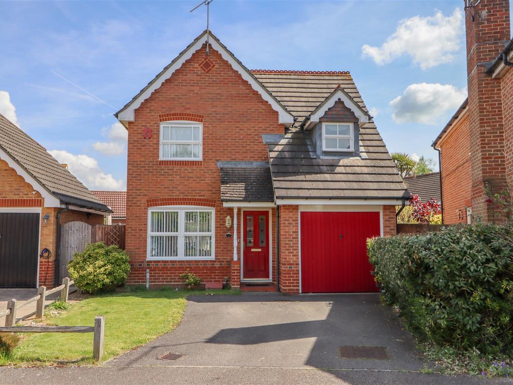 3 bed detached house for sale in Elgar Way, Horsham RH13 Zoopla