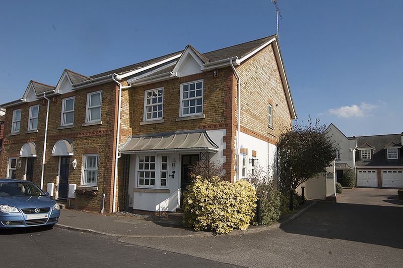 3 bed end terrace house to rent in Primrose Road, Hersham, WaltonOn