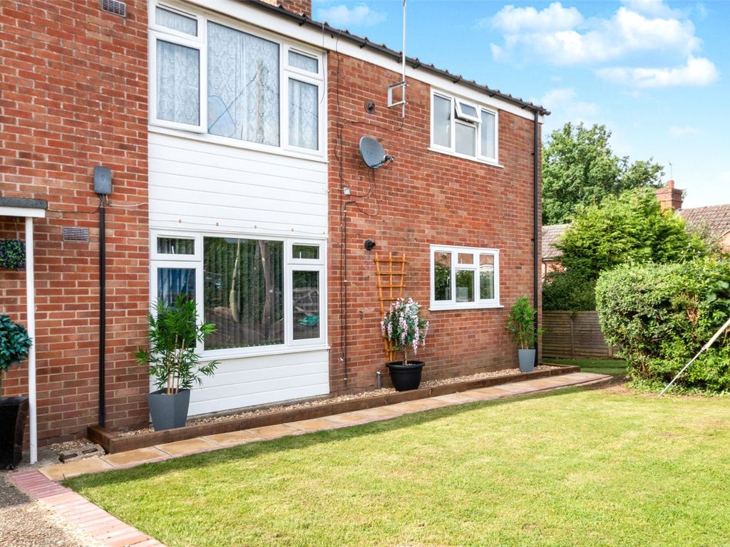 2 bed flat for sale in Woodcott House, Mount Pleasant, Tadley, Hampshire RG26 Zoopla