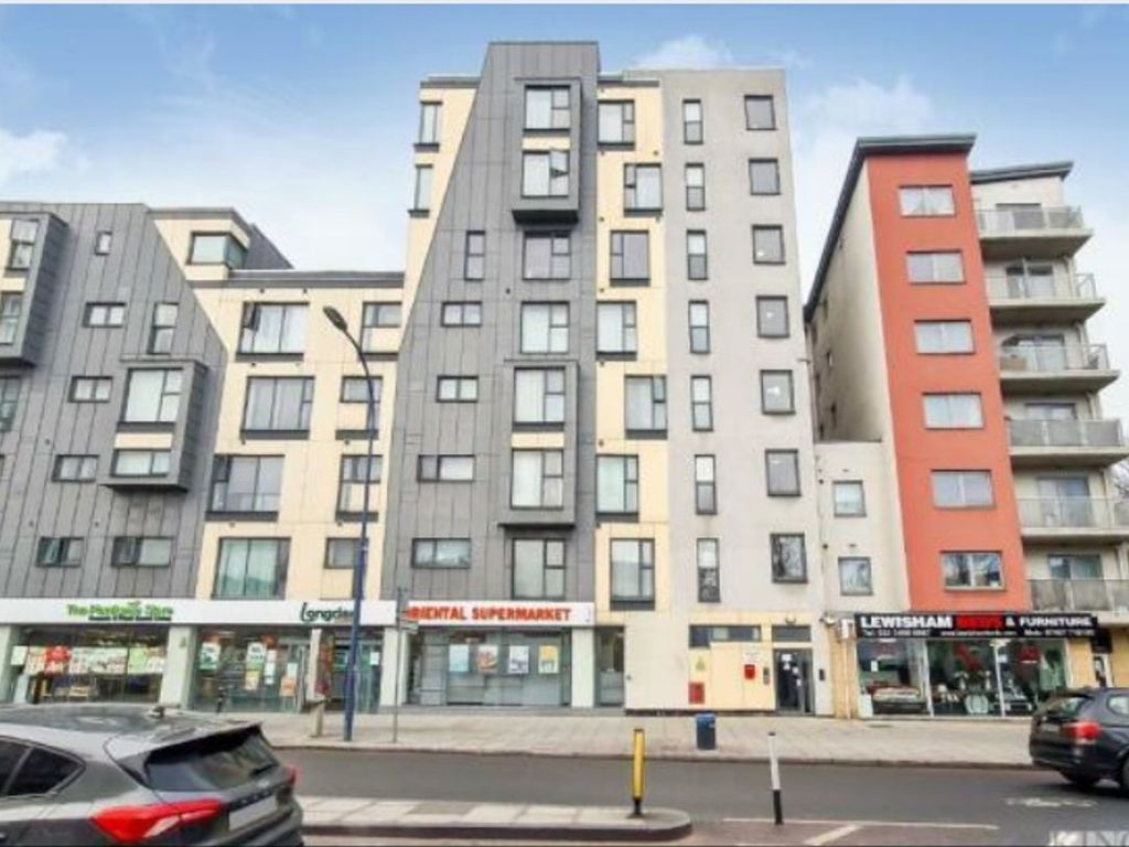 3 bed property to rent in Lewisham High Street, London SE13, £2,200 pcm