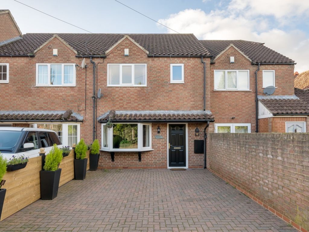 3 bed terraced house for sale in Maltkiln Road, Fenton, Lincoln LN1, £