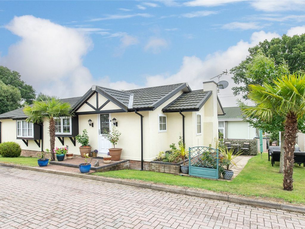 2 bed bungalow for sale in Abbotts Way, Pilgrims Retreat, Harrietsham