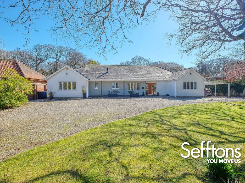 4 bed detached bungalow for sale in Corton Long Lane, Corton, Lowestoft