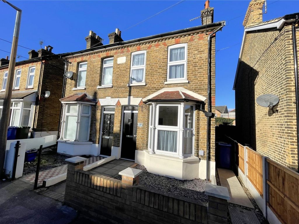 2 bed semidetached house for sale in Salisbury Avenue, StanfordLe