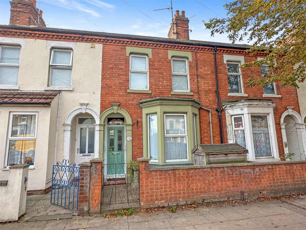 3 bed terraced house for sale in St. Leonards Road, Northampton NN4, £