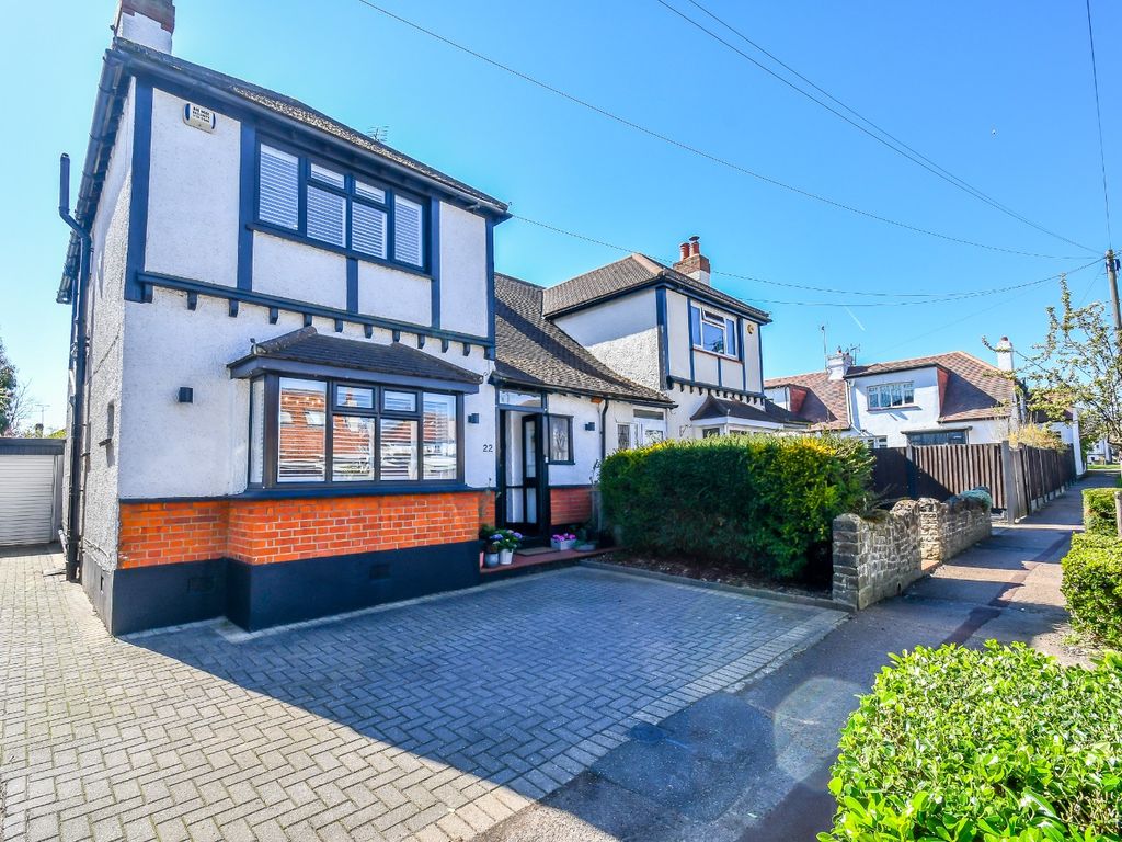 3 bed semidetached house for sale in Henry Drive, LeighOnSea SS9