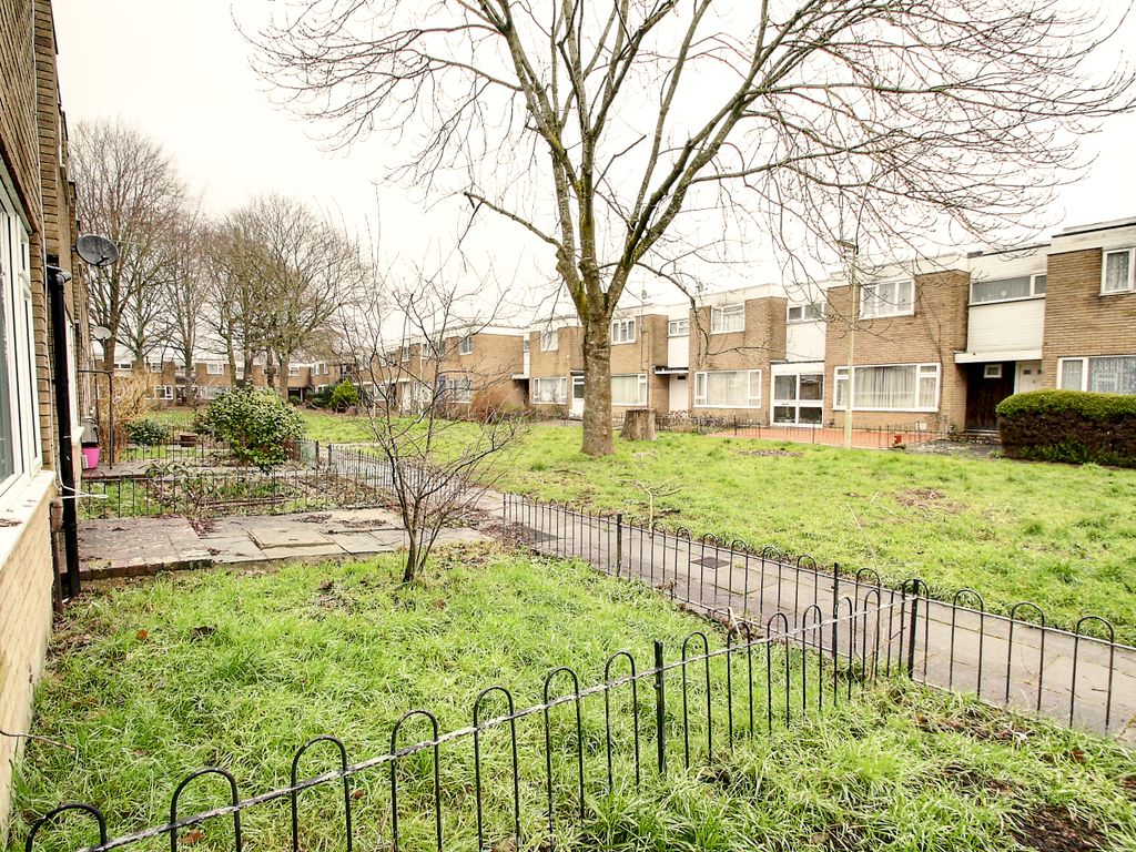 3 bed terraced house for sale in Caswell Close, Farnborough GU14 Zoopla