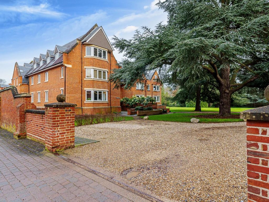 3 bed flat for sale in Longbourn, Windsor SL4, £595,000 Zoopla