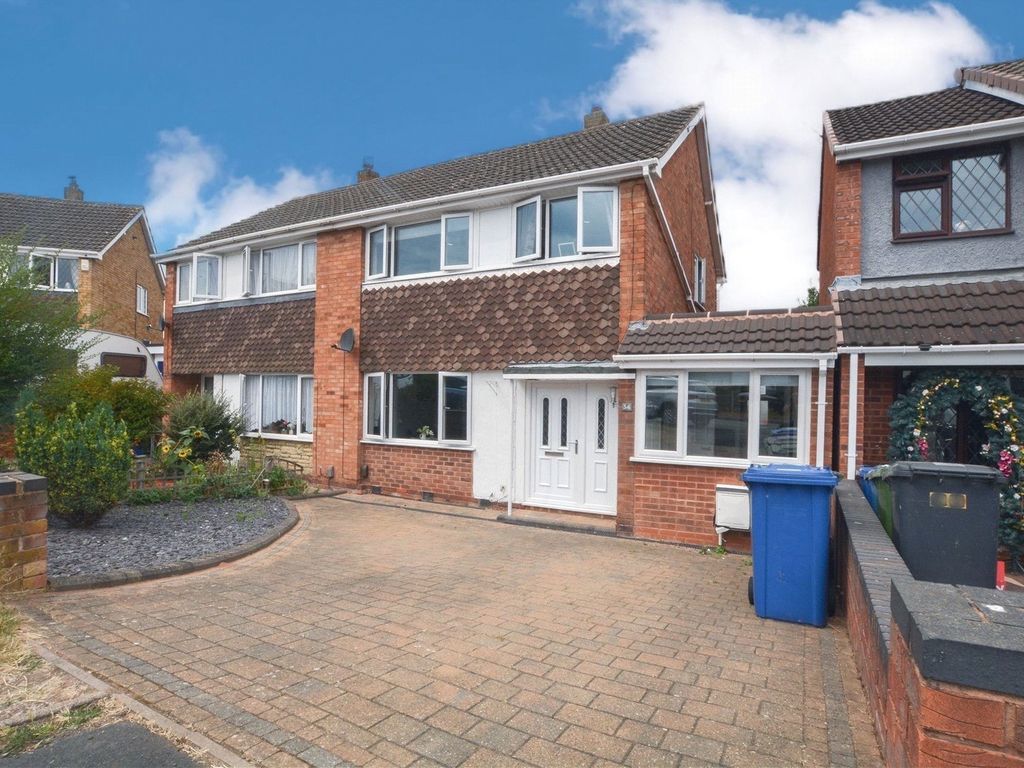 4 bed semidetached house for sale in Hanbury Road, Amington, Tamworth