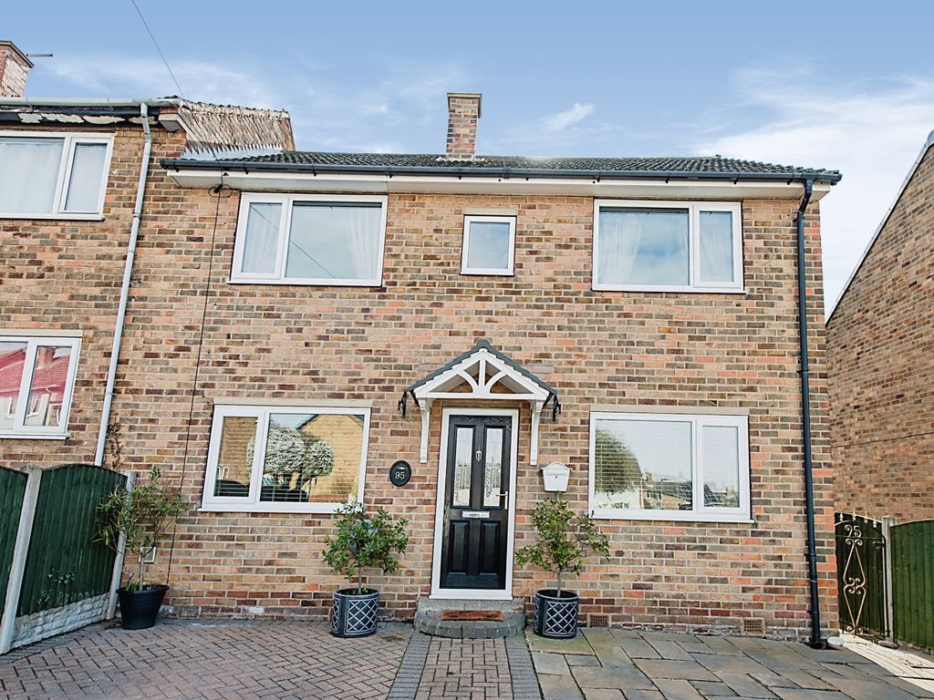 3 bed end terrace house for sale in Simpsons Lane, Knottingley WF11