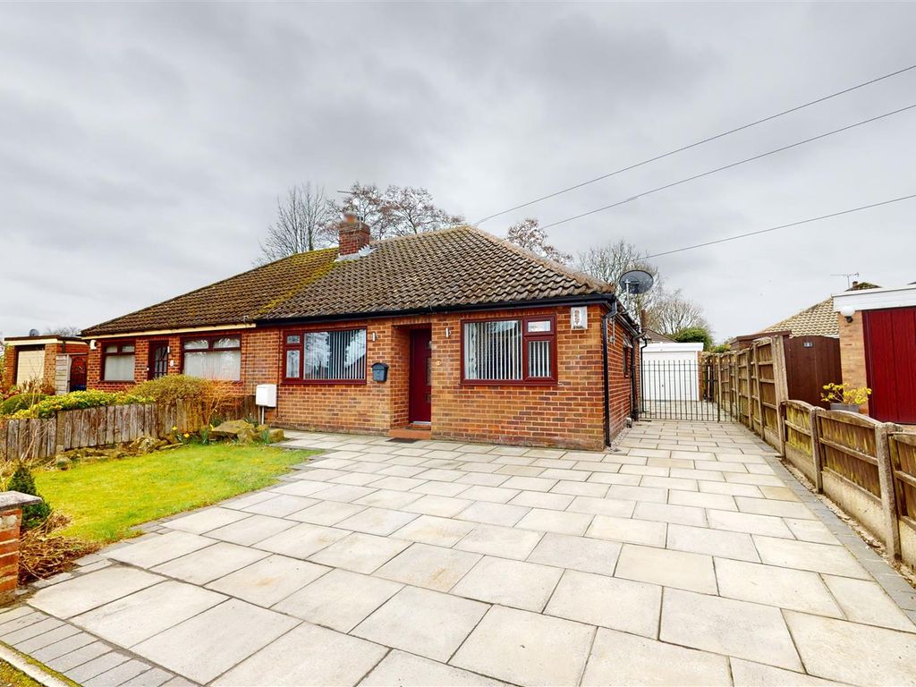 2 bed semidetached bungalow for sale in Burns Close, Billinge, Wigan