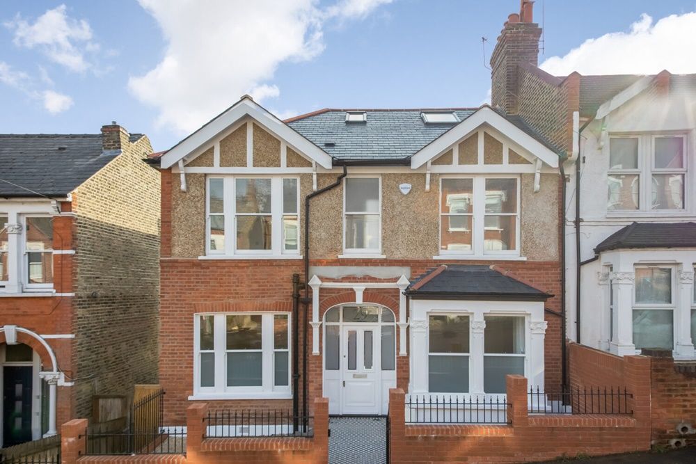 5 bed semidetached house for sale in Benson Road, Forest Hill, London