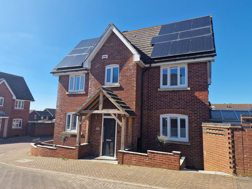 5 bed detached house for sale in Guernsey Way, Kennington TN24 Zoopla