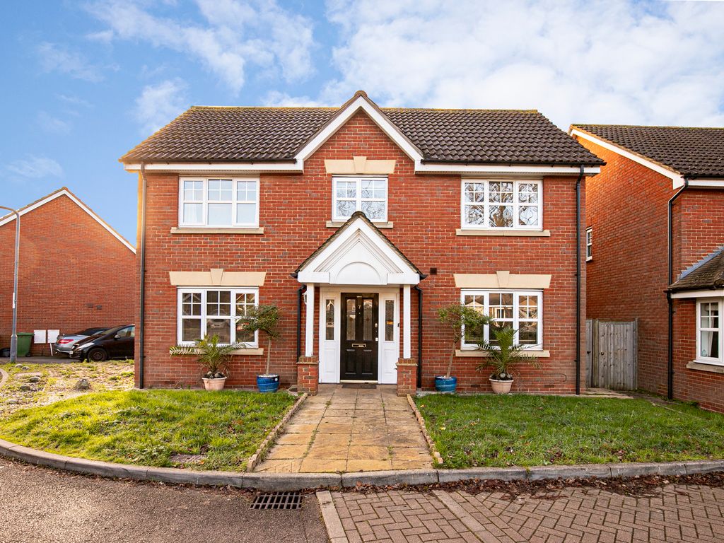 4 bed detached house for sale in Hoveton Way, Ilford IG6 Zoopla