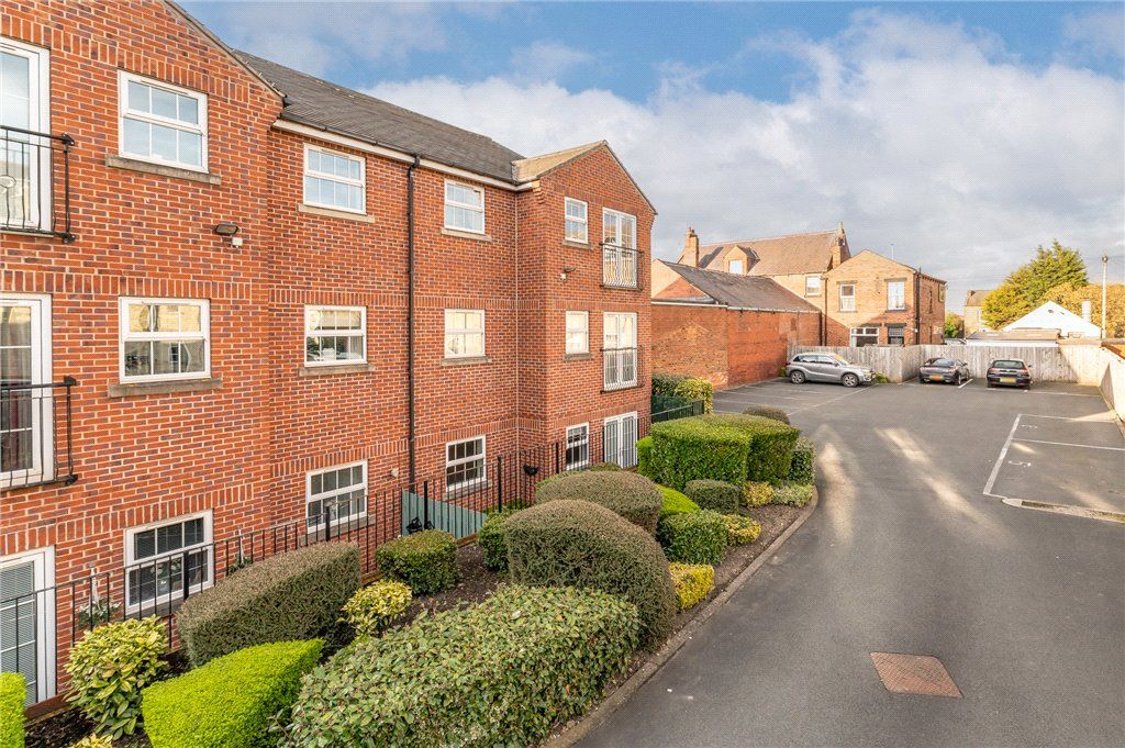 2 bed flat for sale in Howden Clough Road, Morley, Leeds, West