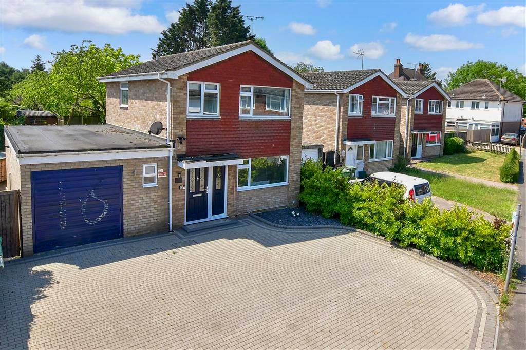 3 bed detached house for sale in Fishers Road, Staplehurst, Tonbridge