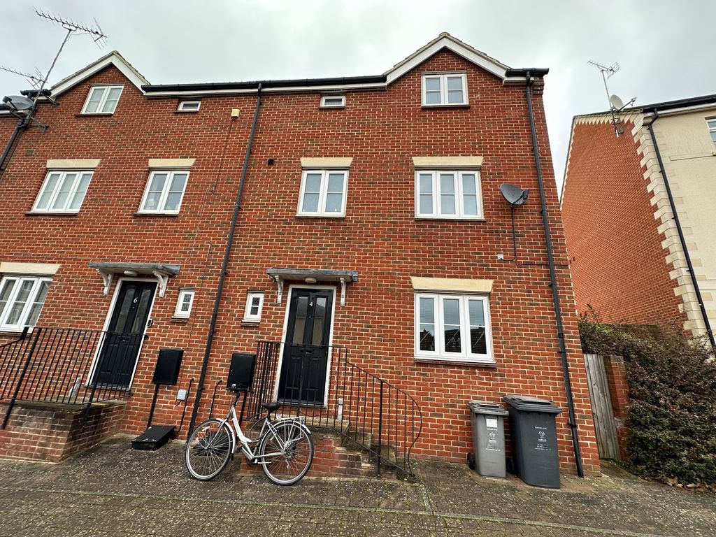 Room to rent in Millgrove Street, Redhouse, Swindon SN25, £615 pcm Zoopla