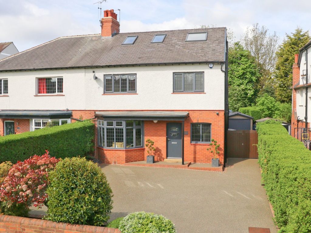 5 bed semidetached house for sale in Bideford Avenue, Leeds, West