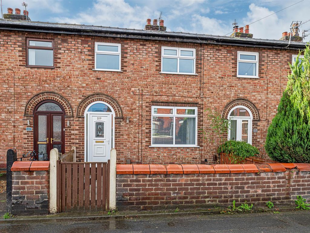 3 bed terraced house to rent in Thelwall Lane, Latchford, Warrington