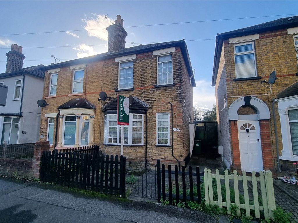 3 bed semidetached house for sale in Cotleigh Road, Romford (Close To