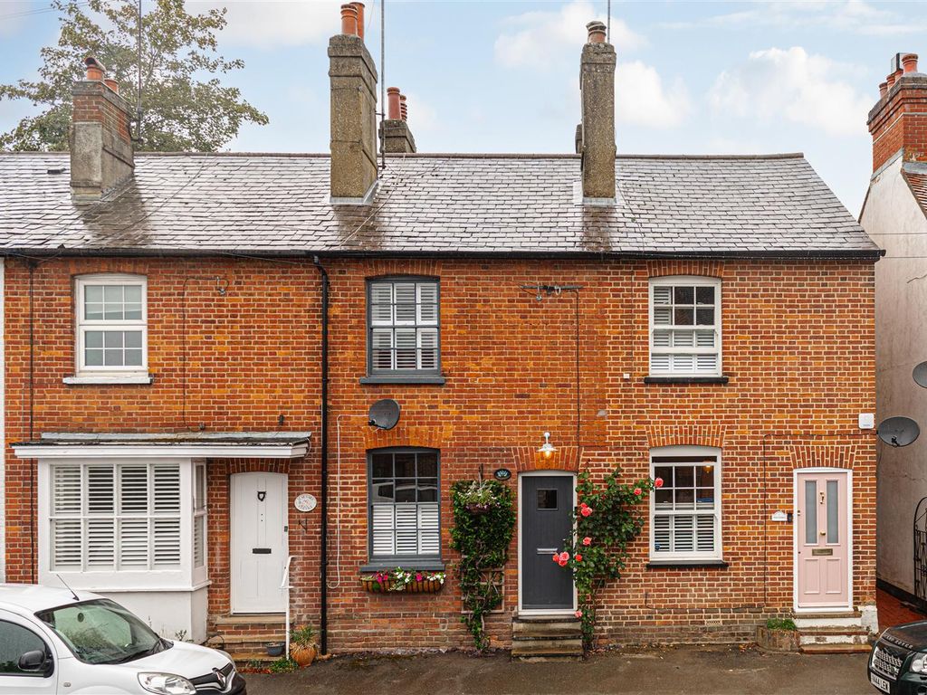 2 bed property for sale in Outwood Lane, Bletchingley, Redhill RH1, £