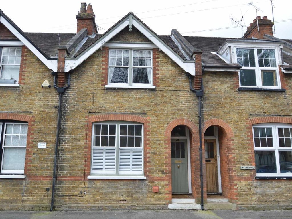 3 bed property to rent in Station Approach, Coulsdon North, Coulsdon