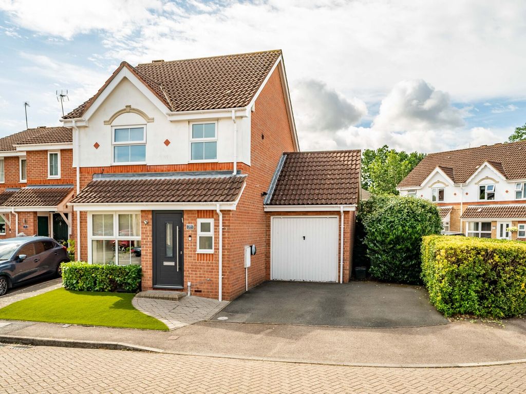 3 bed detached house for sale in Alsop Close, London Colney, St. Albans