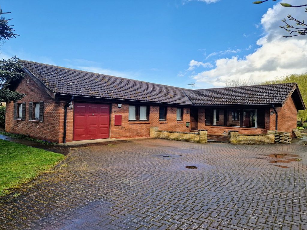 4 bed bungalow for sale in Skipwith, Selby, North Yorkshire YO8 Zoopla
