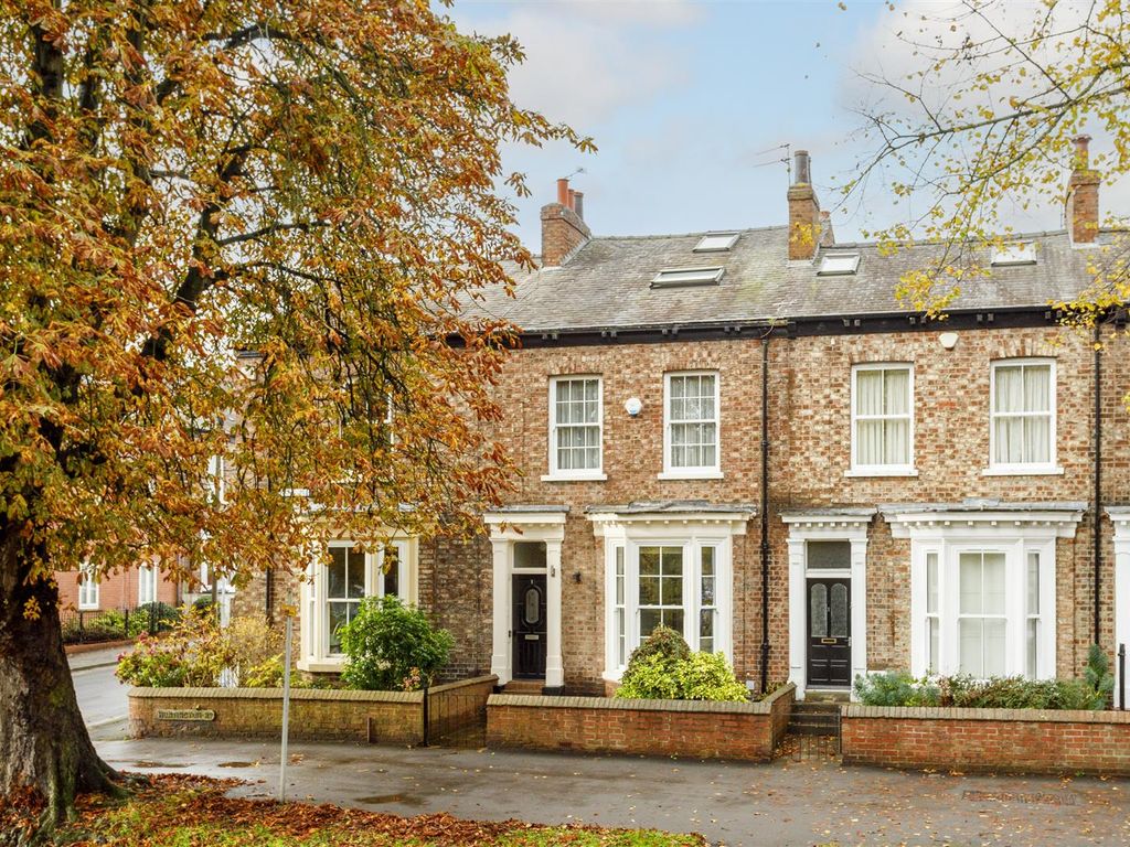 4 bed terraced house for sale in Huntington Road, York YO31, £550,000
