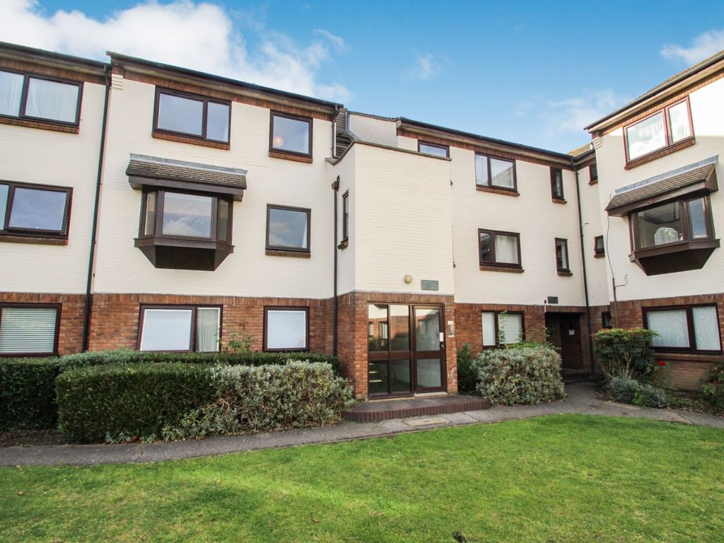 2 bed flat to rent in Silks Court, 612 High Road Leytonstone