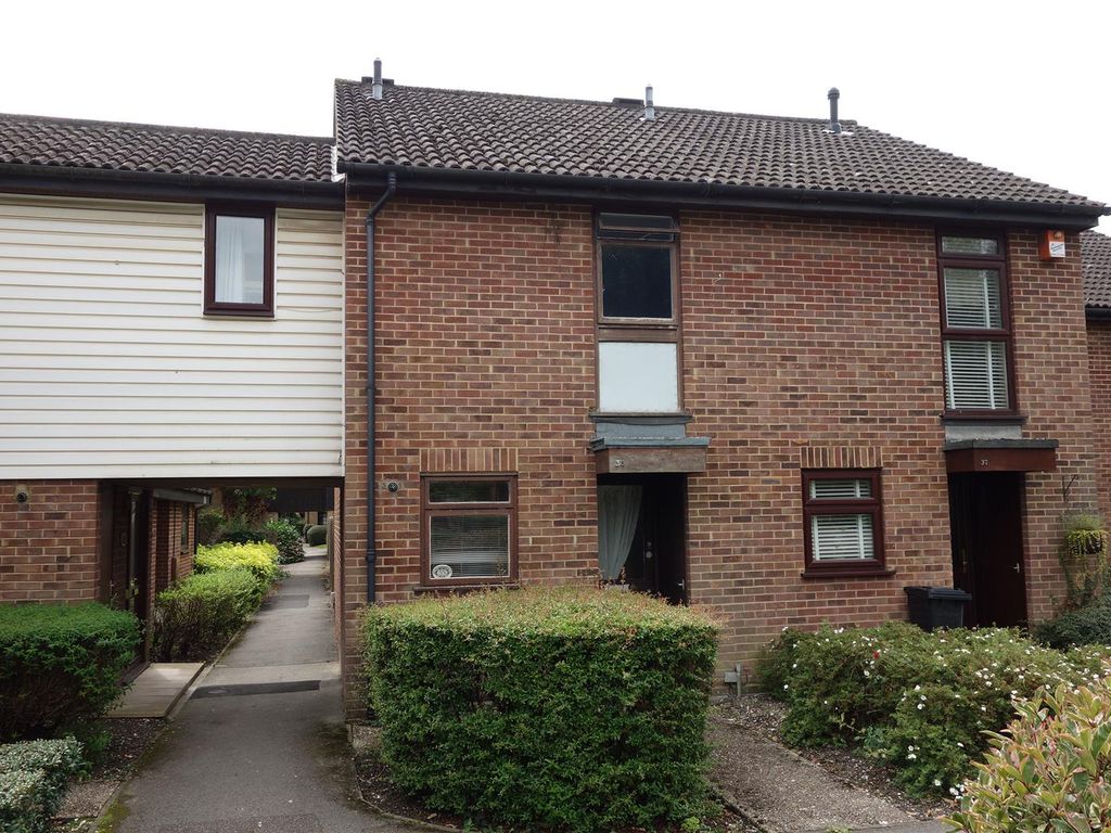 2 bed terraced house to rent in Sycamore Drive, Ash Vale, Aldershot